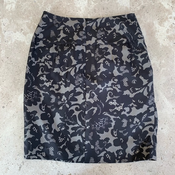BANANA REPUBLIC Silk Skirt - Picture 2 of 5